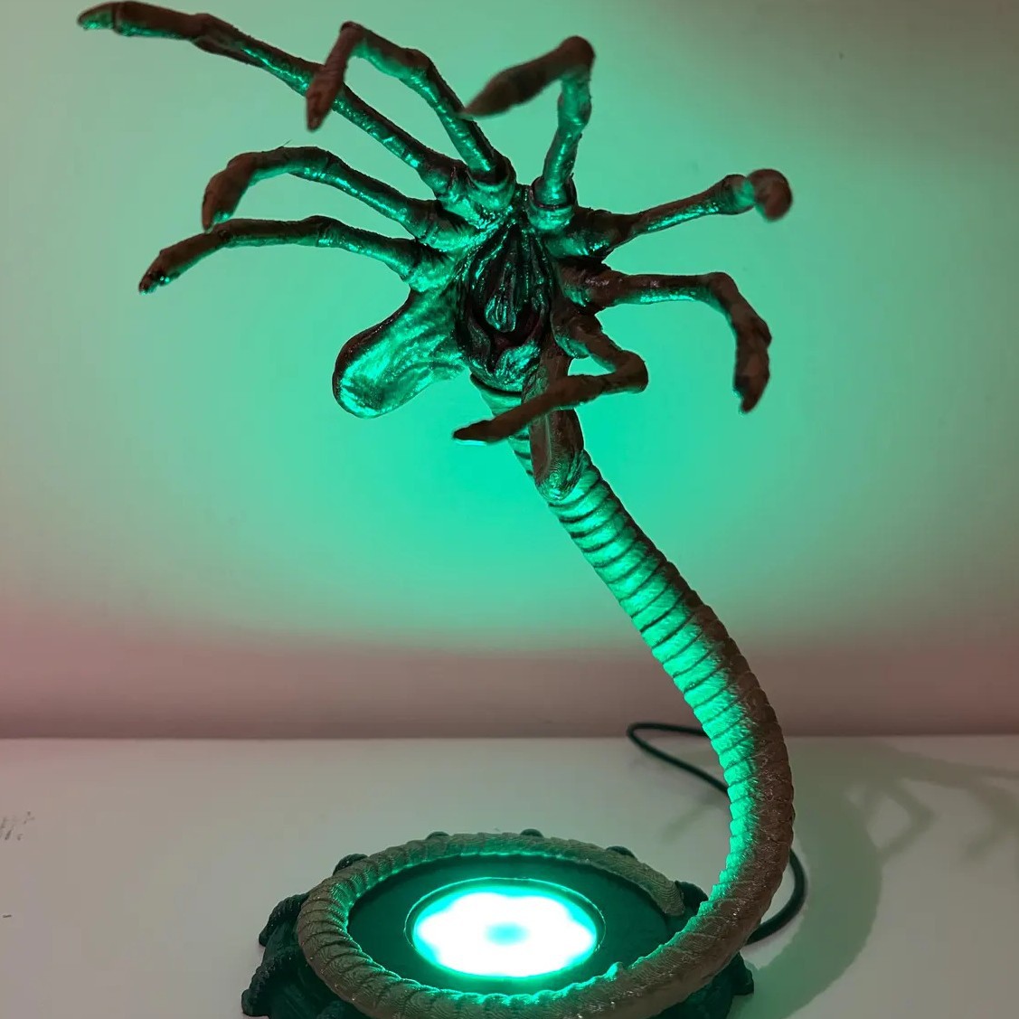 Lampka nocna Alien Facehugger, – Home Decor Lighting recenzja i cena